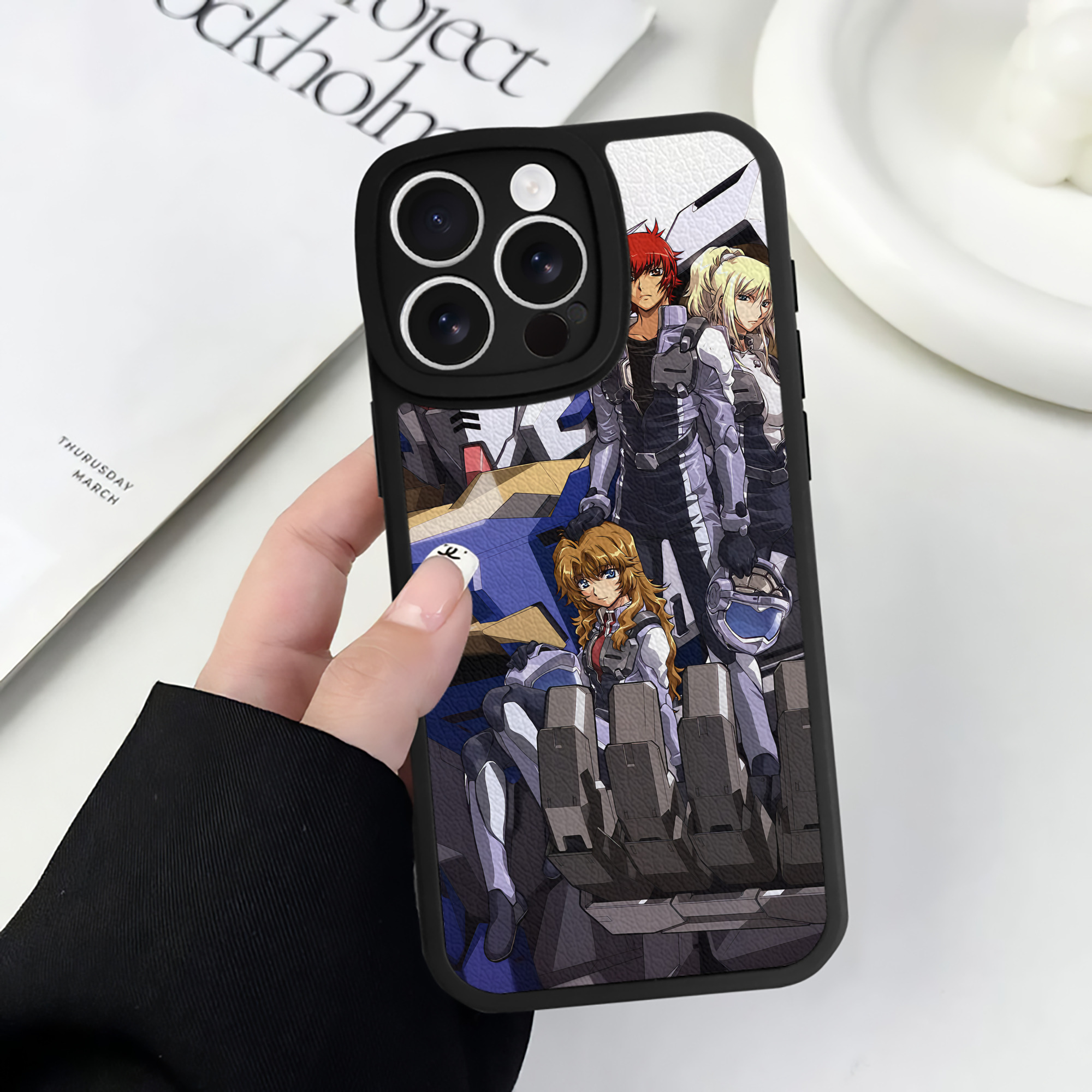 （画像用） 機動戦士ガンダム Mobile Suit Gundam 【iPhone 16シリーズ対応】シリコンスマホケース（レザー調） 材質：シリコン